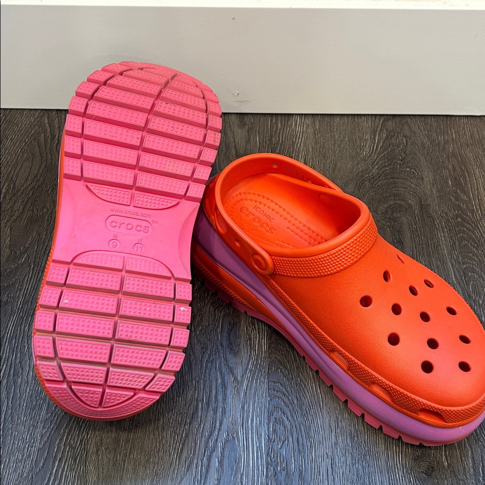 Crocs Mega Crush Platform Clogs - Picture 3 of 3